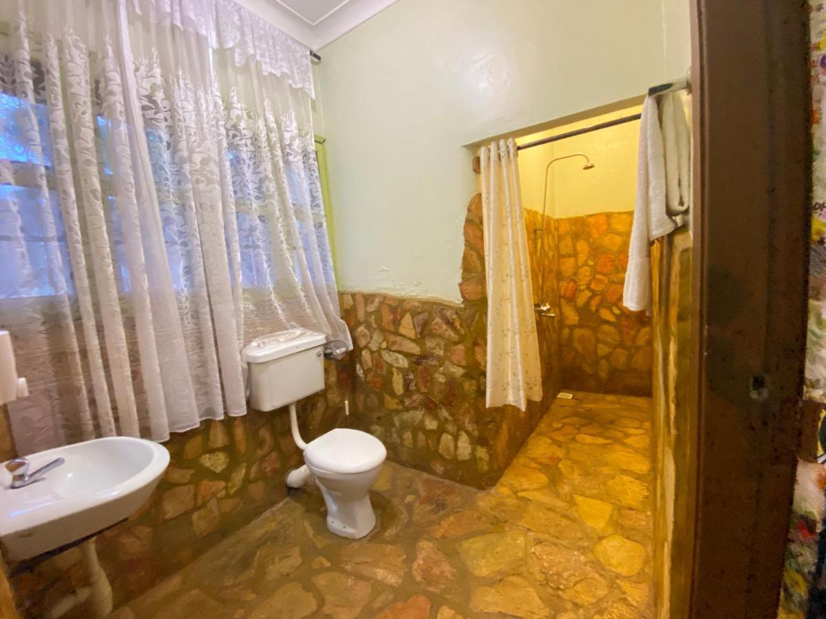 Afro Smile Hotel And Guest House-Jinja Exteriör bild